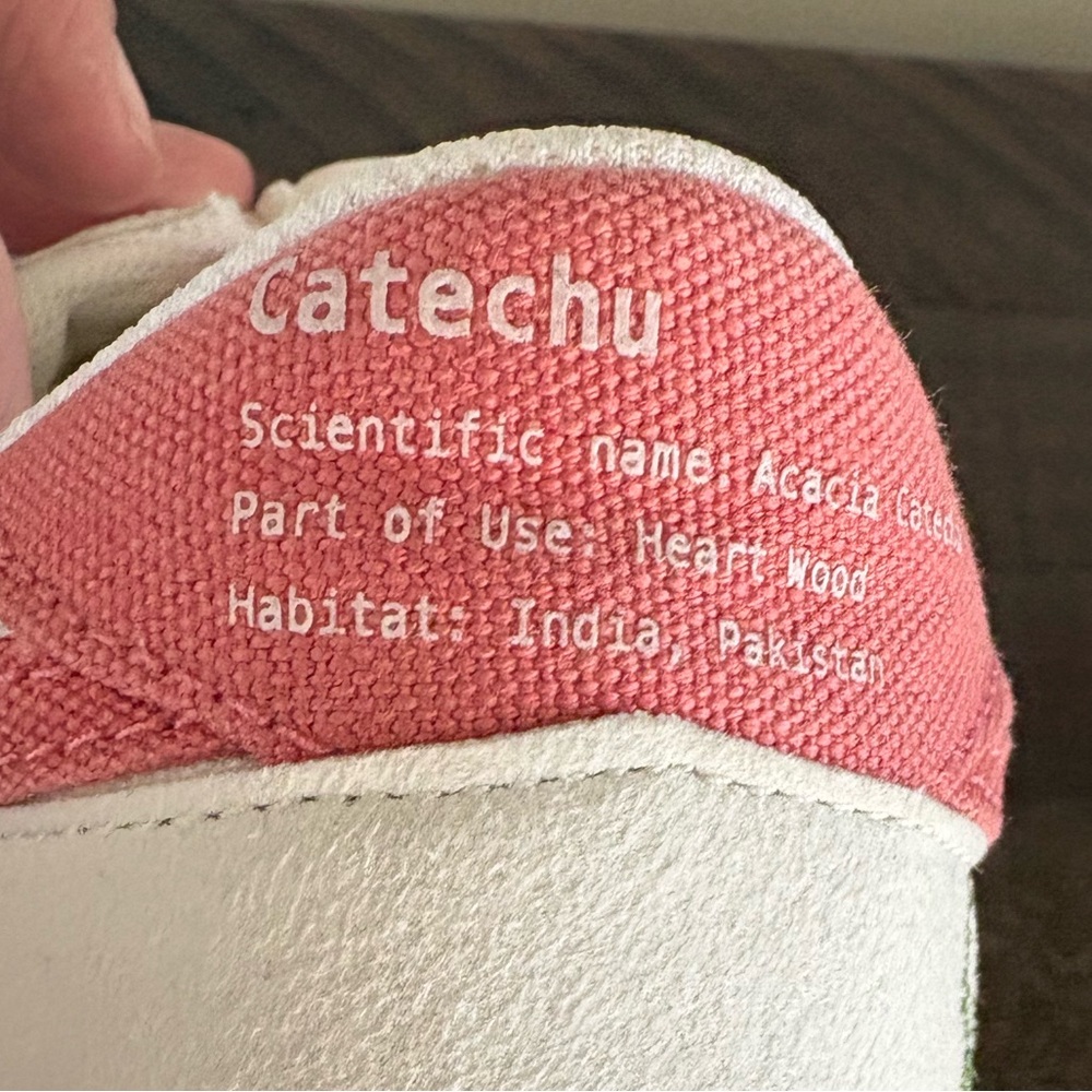 NIKE - SPECIAL EDITION - White and Pink Swoosh Low-Top Sneaker. Size 8.5 - Picture 14 of 16